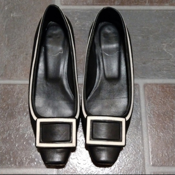 Roger Vivier graphic white patent leather trim black flats size 38 - Picture 6 of 10